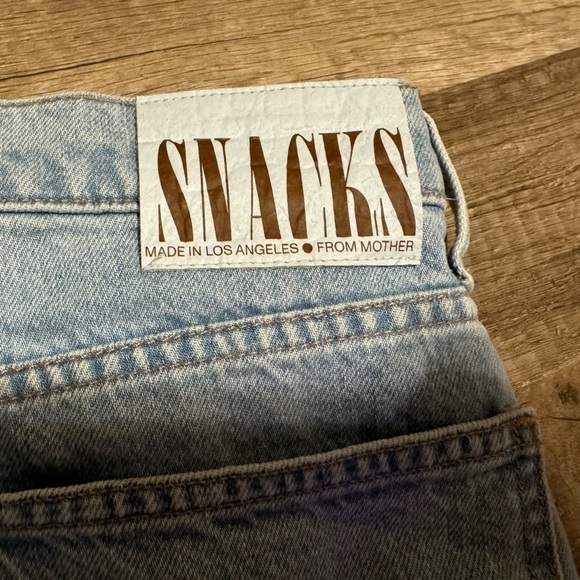 NWOT. MOTHER - SNACKS! The Fun Dip Utility Short Short - Picture 4 of 13